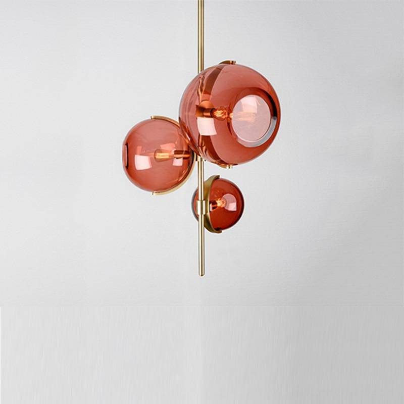 Suspension LED Luxe : Tige dorée, 3 boules verre rouge | Marco Lucetti