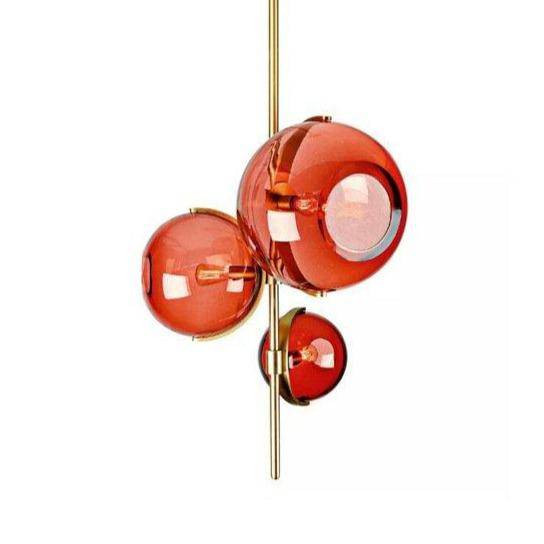 Suspension LED Luxe : Tige dorée, 3 boules verre rouge | Marco Lucetti