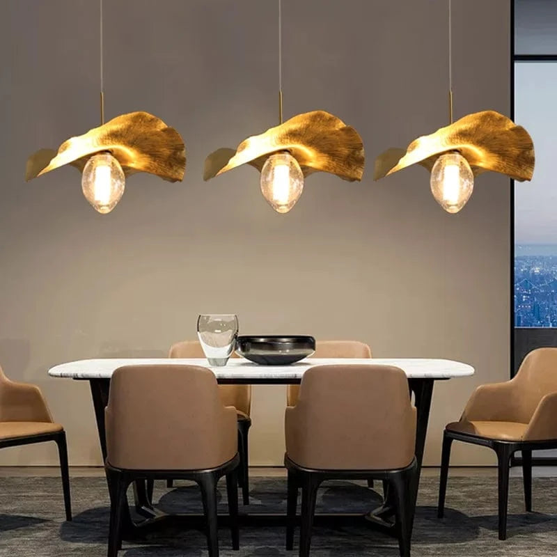 Suspension LED modernes en laiton feuille de Lotus pour une ambiance lumineuse raffinée | Marco Lucetti