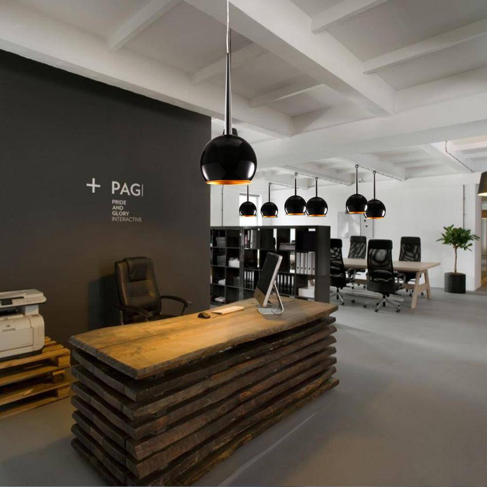 Suspension LED noire en boule nacrée | Marco Lucetti