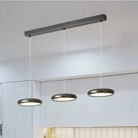 Suspension LED nordiques en fer avec 3 têtes chromées | Marco Lucetti