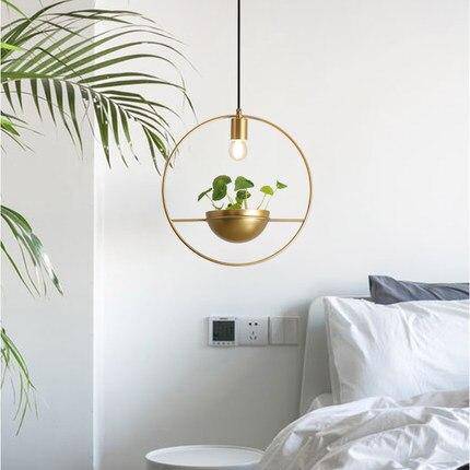 Suspension LED ronde dorée avec pot de fleur - Luxe & Design | Marco Lucetti