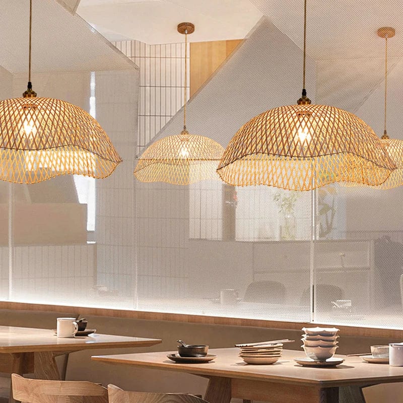 Suspension lumineuse en bambou tissé à la main pour une ambiance rétro. | Marco Lucetti