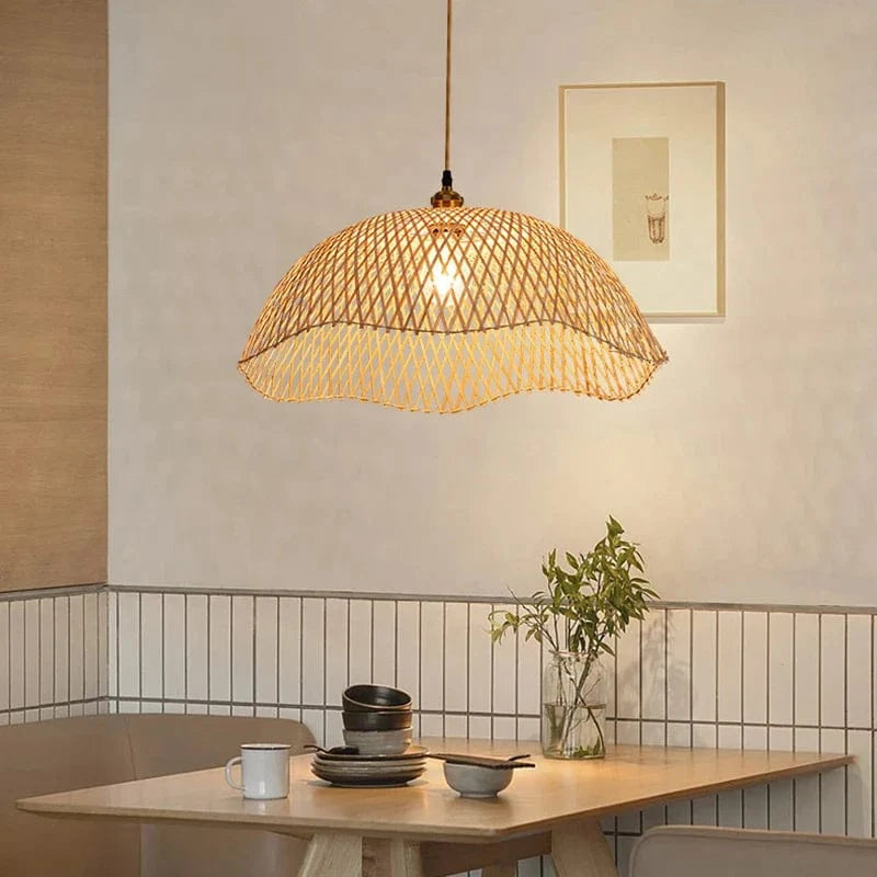 Suspension lumineuse en bambou tissé à la main pour une ambiance rétro. | Marco Lucetti