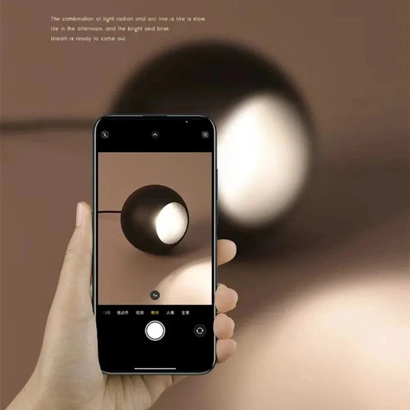 Suspension lumineuse en boule LED. | Marco Lucetti