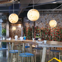 Suspension lunaire en résine fantaisie avec LED | Marco Lucetti