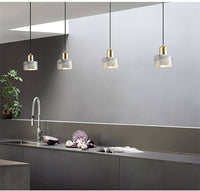 Suspension Luxury LED dorée sur marbre blanc | Marco Lucetti