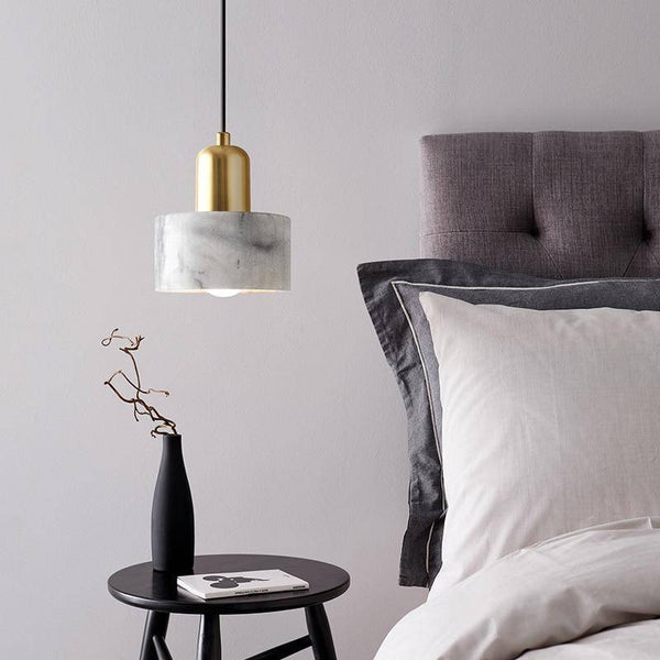 Suspension Luxury LED dorée sur marbre blanc | Marco Lucetti