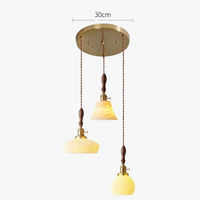 Suspension  design en céramique associant prise en cuivre et bois