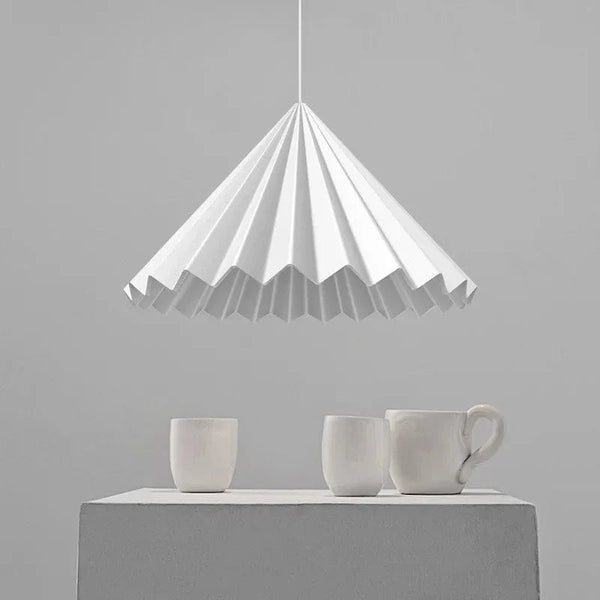 Suspension Nordique en résine avec parapluie Led : Design minimaliste pour éclairage de salle à manger ou cuisine | Marco Lucetti