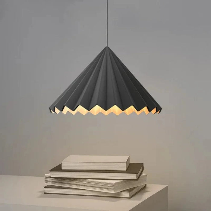Suspension Nordique en résine avec parapluie Led : Design minimaliste pour éclairage de salle à manger ou cuisine | Marco Lucetti