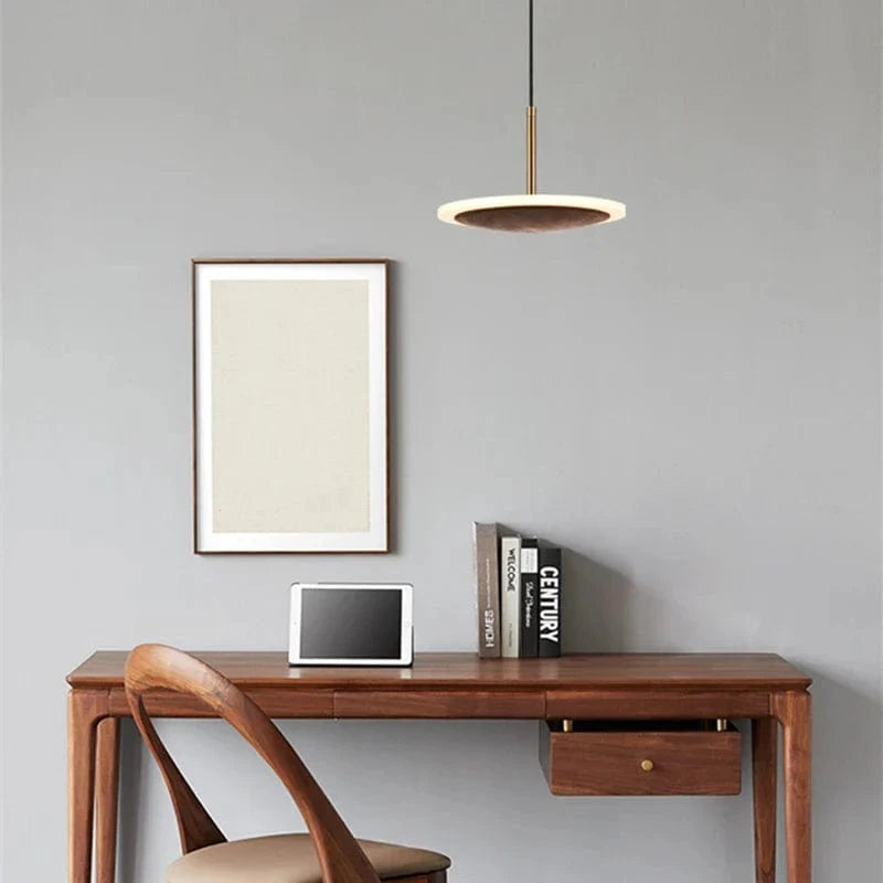 Suspension ronde Led en noyer noir : Luxe Lumineux. | Marco Lucetti