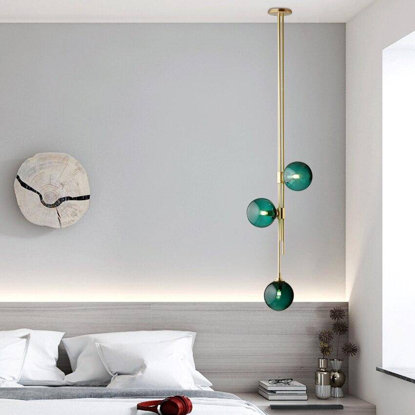 Suspension tube doré avec boules en verre contemporain | Marco Lucetti