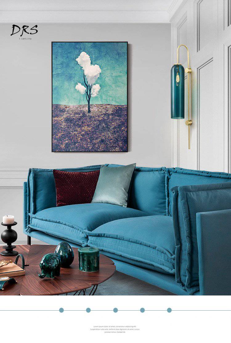 Tube en verre et base dorée pour un maquillage de luxe | Marco Lucetti