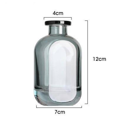 Vase en cristal coloré inspiré par la parfumerie | Marco Lucetti A / Cyan