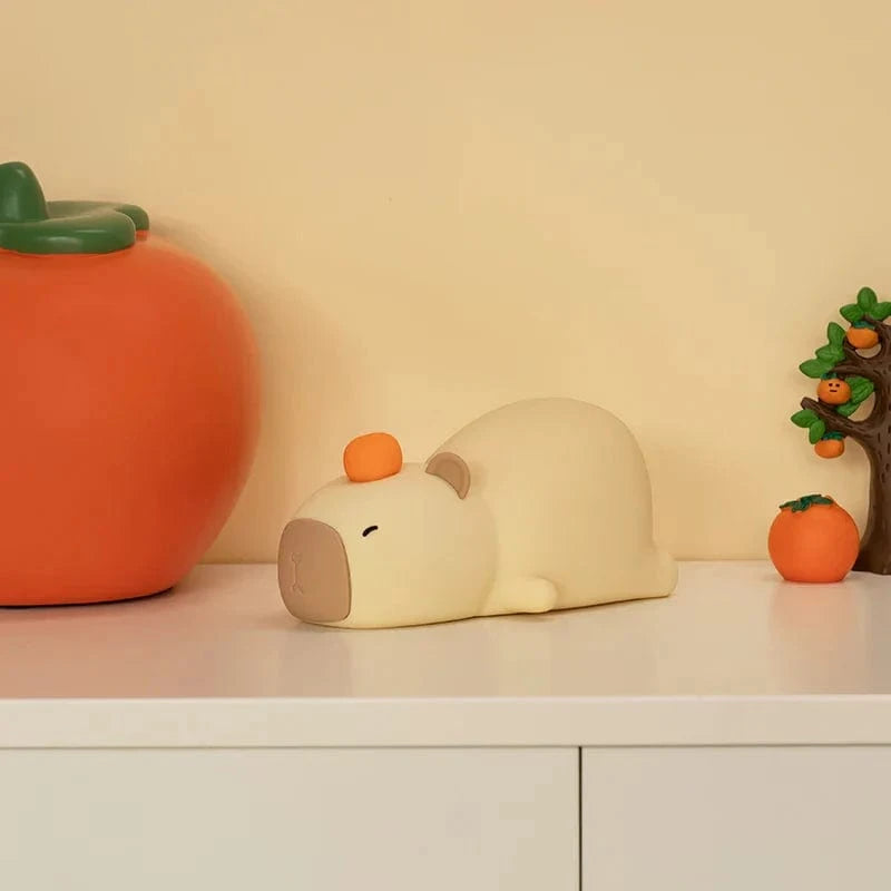 Veilleuse Capybara Enfant Dessin Animé - Lampe LED Rechargeable et Graduable - Idéal pour Chambre d'Enfant et Cadeau d'Anniversaire | Marco Lucetti