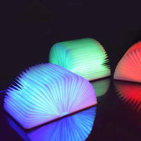 Veilleuse LED 3D pliante colorée RGB rechargeable par USB en bois - Lampe de table livre pour chambre d'enfant | Marco Lucetti